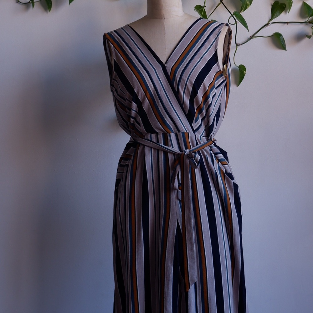 Sleeveless Stripes Jumpsuit - Picture 4 of 7